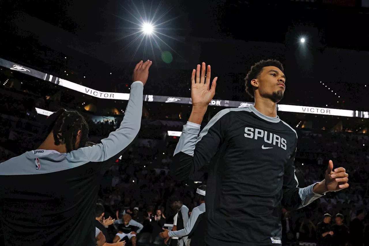 NBA: premier succès pour les Spurs, James et Davis portent les Lakers