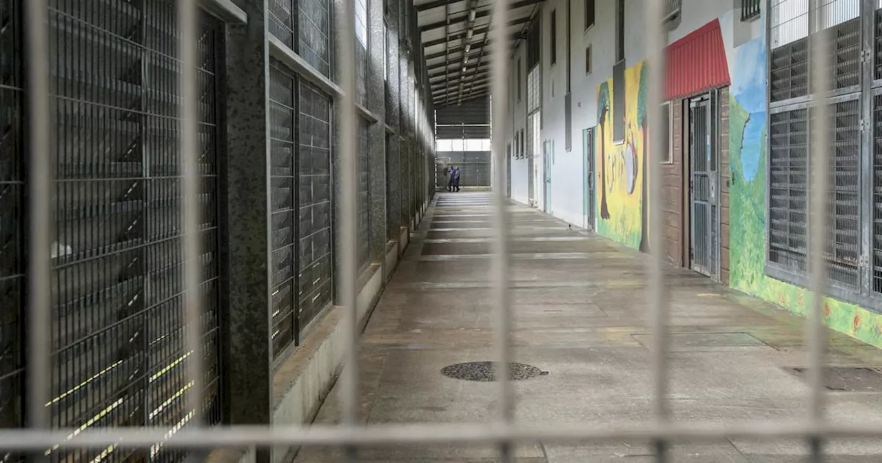 Guadeloupe: un surveillant de prison «ébouillanté» par un détenu, le fonctionnaire opéré en urgence