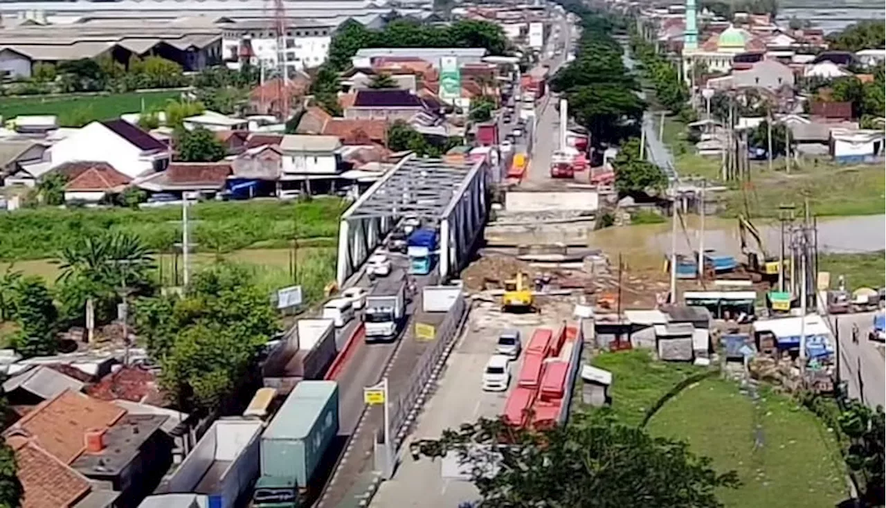 Pemasangan LRB di Jembatan Wonokerto, Contraflow Diberlakukan di Pantura Semarang-Demak