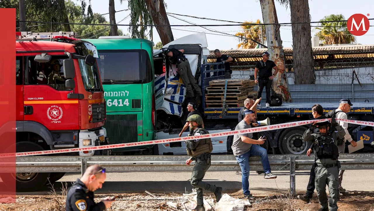 Camión embiste parada de autobús llena de gente; hay un muerto y 30 heridos en Israel