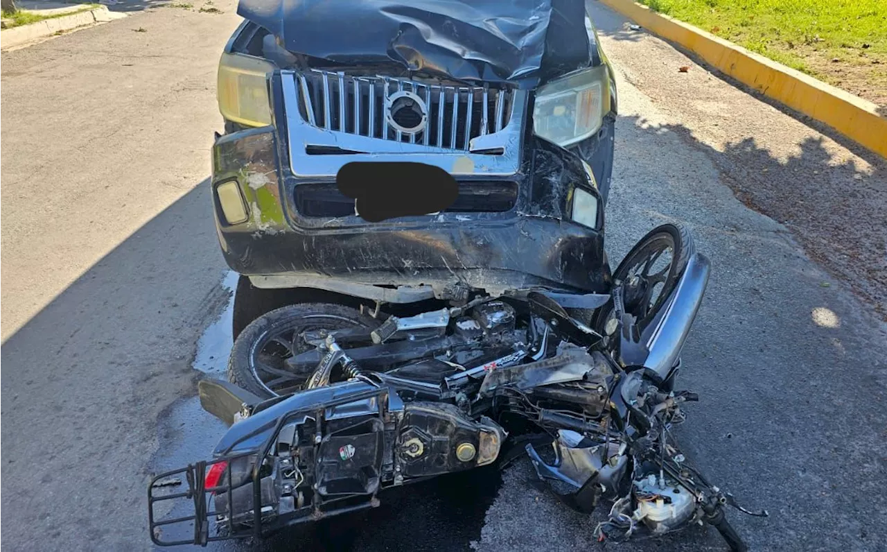 Hombre y niño de cuatro años, graves tras ser arrollados en su motocicleta en Torreón