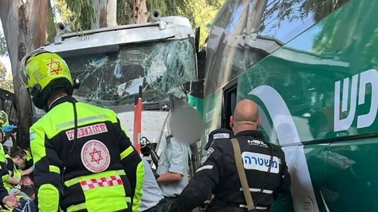 Truck rijdt in op bushalte Israël • 'Kernwapentestlocatie Iran getroffen'