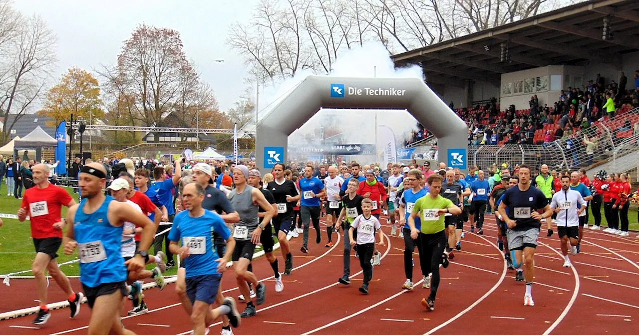 Läuferin kollabiert und wiederbelebt - So war der Wälle-Lauf 2024 in Herford