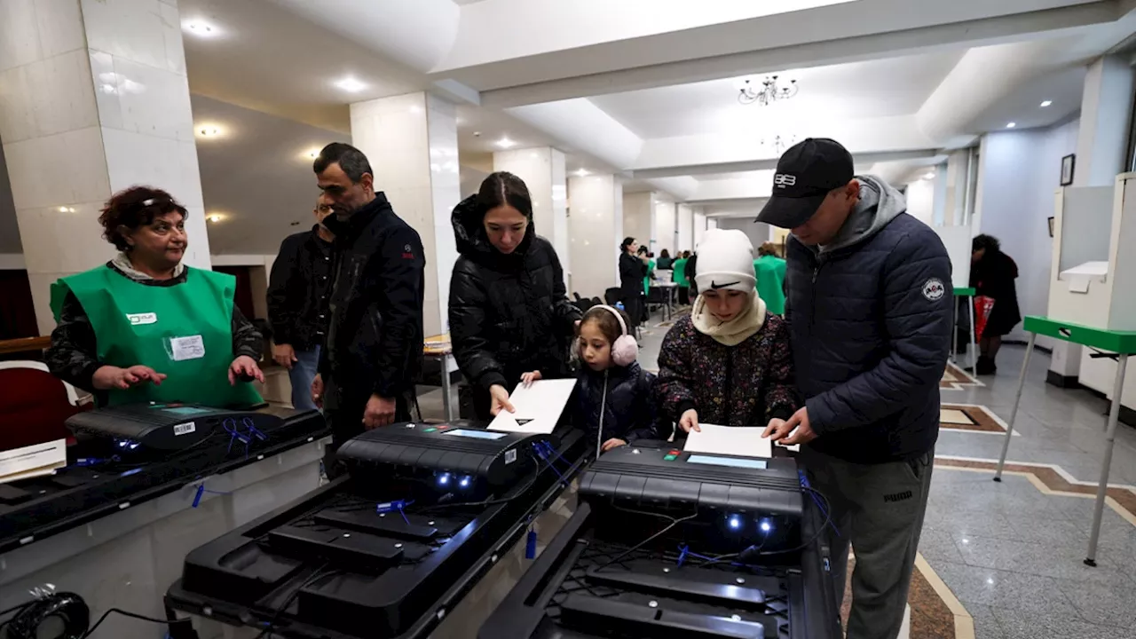 Un scrutin 'volé', des 'pressions': pourquoi les élections en Géorgie sont épinglées par les observateurs