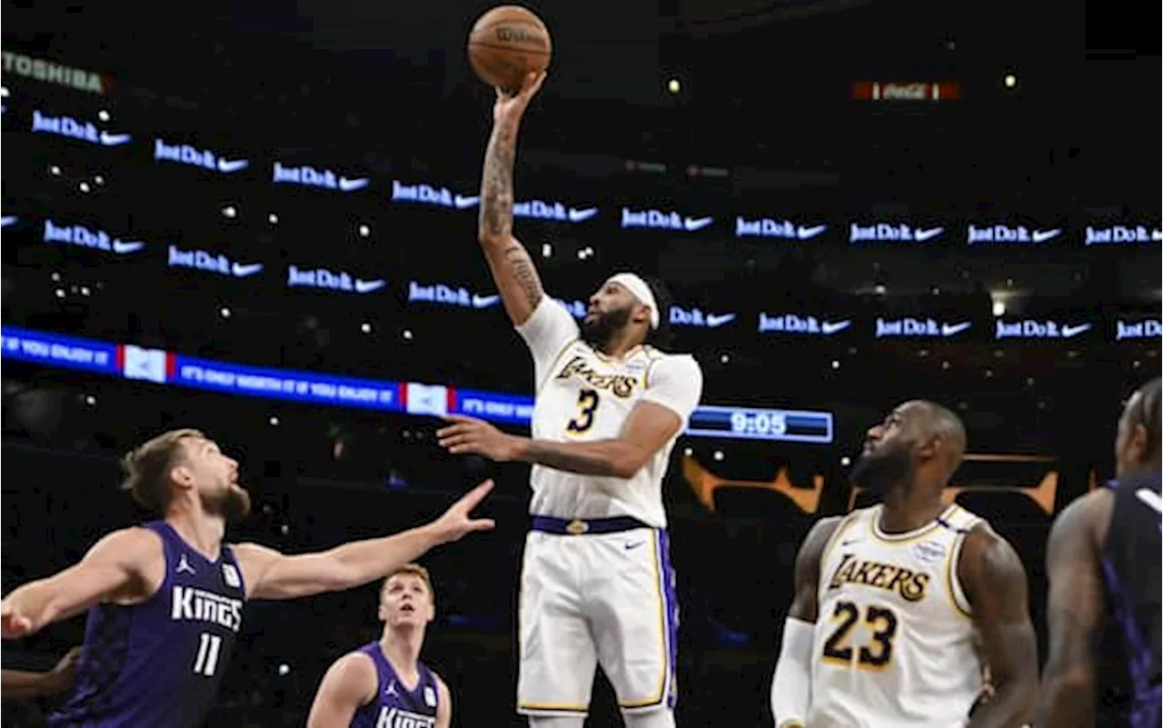 NBA, risultati della notte: LeBron e Davis ribaltano i Kings, Phoenix batte Doncic