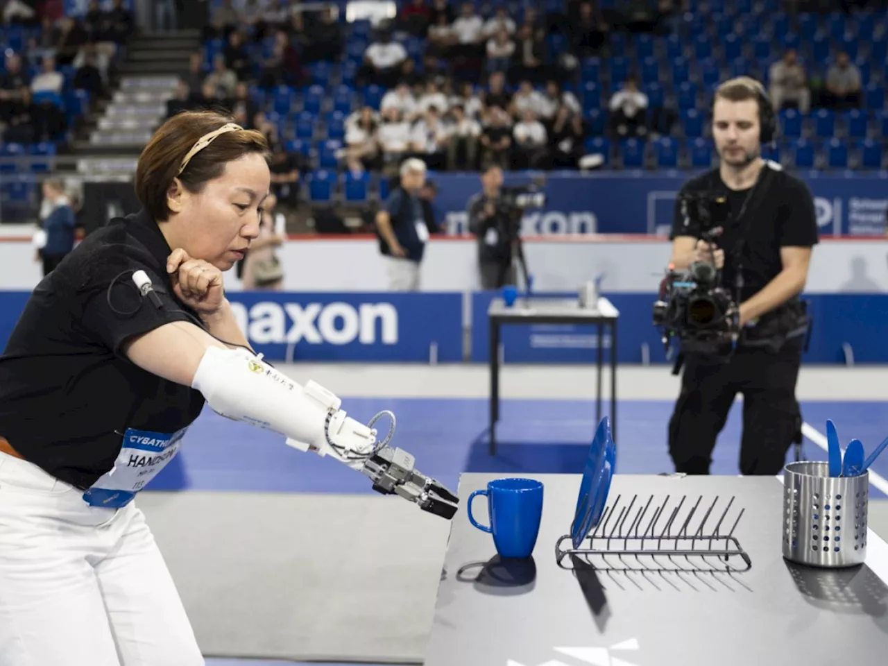 67 Teams aus 24 Ländern am Cybathlon der ETH Zürich in Kloten ZH