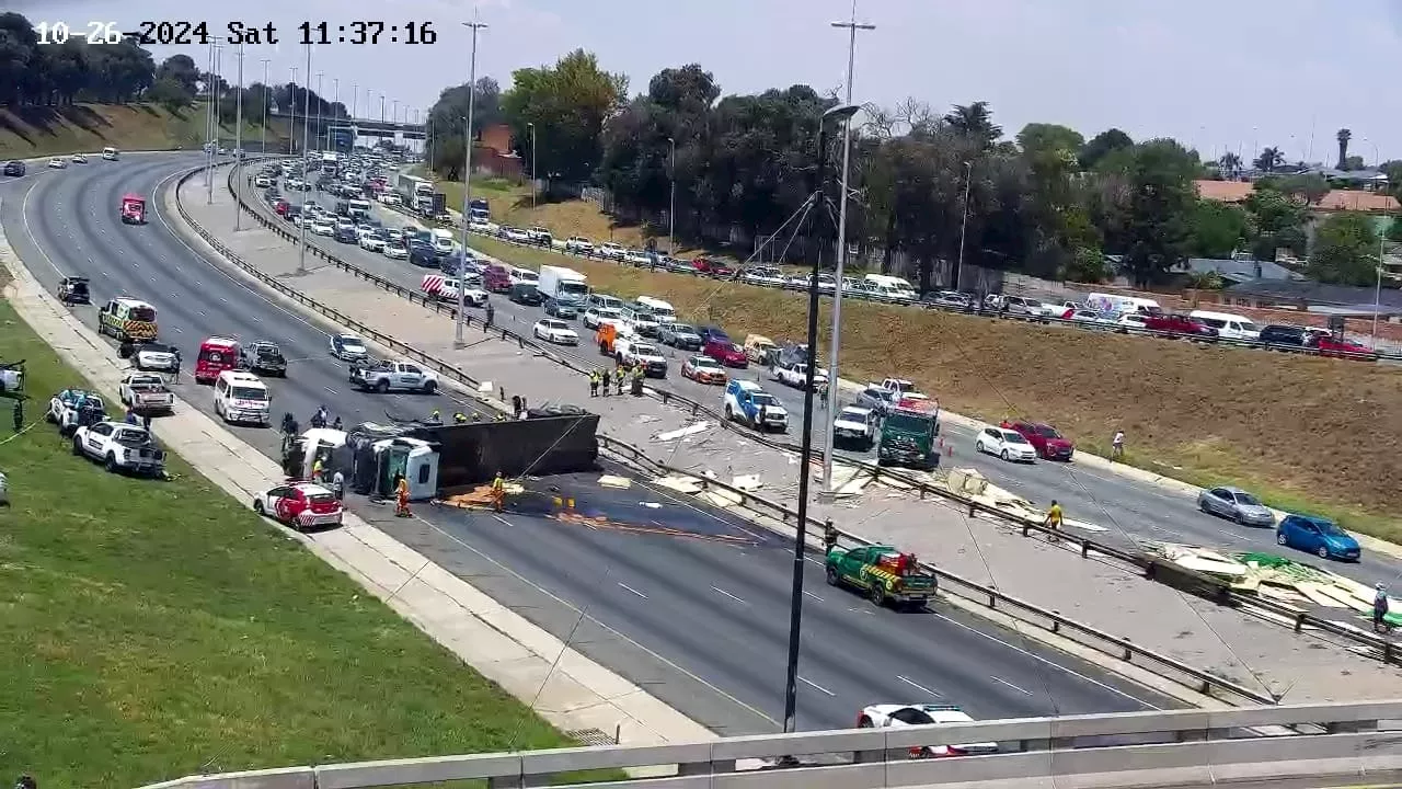 One dead as truck collides with Jaguar and panel van on N1