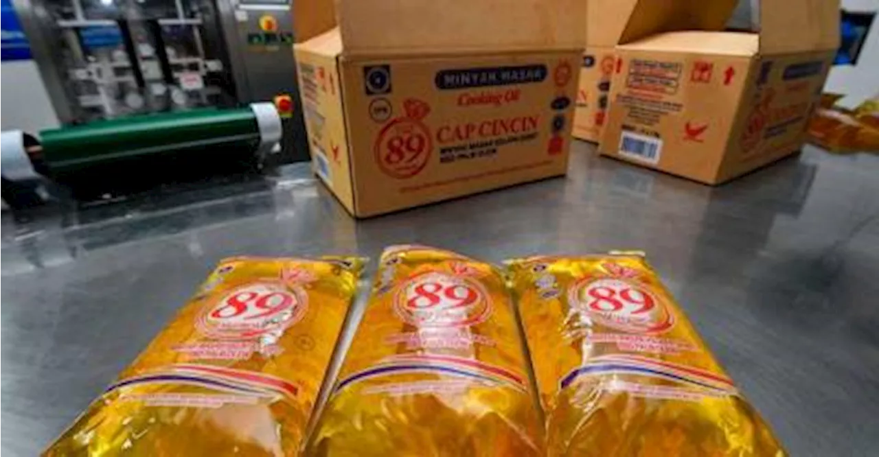 Over 900kg of subsidised cooking oil seized in Cheras store