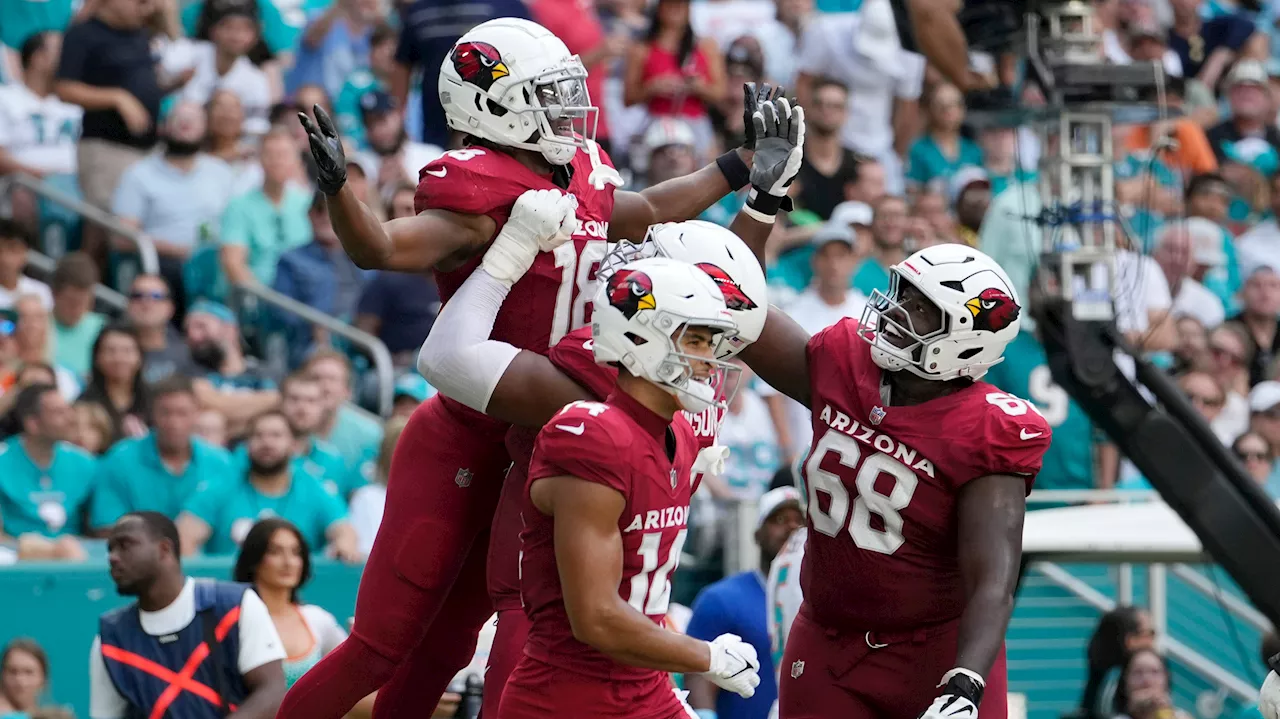 Murray rallies Cardinals to win over Dolphins in Tagovailoa's return