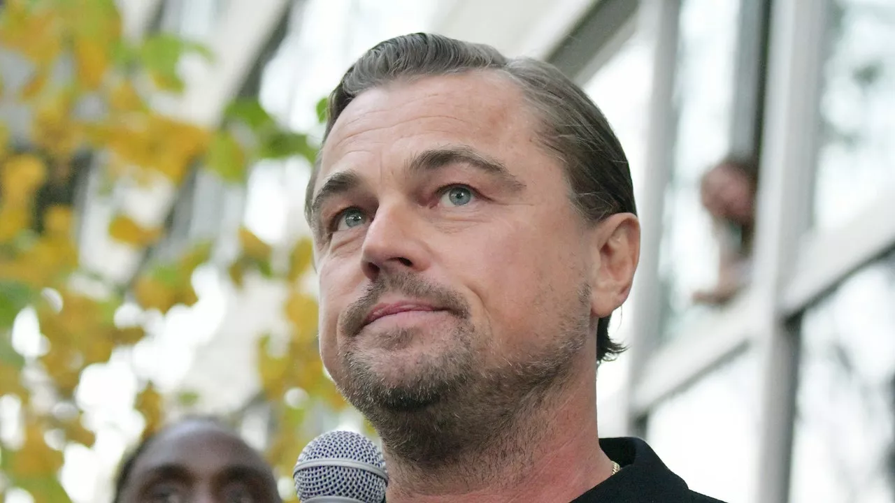 Leonardo DiCaprio, tra Vittoria Ceretti, Kamala Harris, «zombie e vampiri»