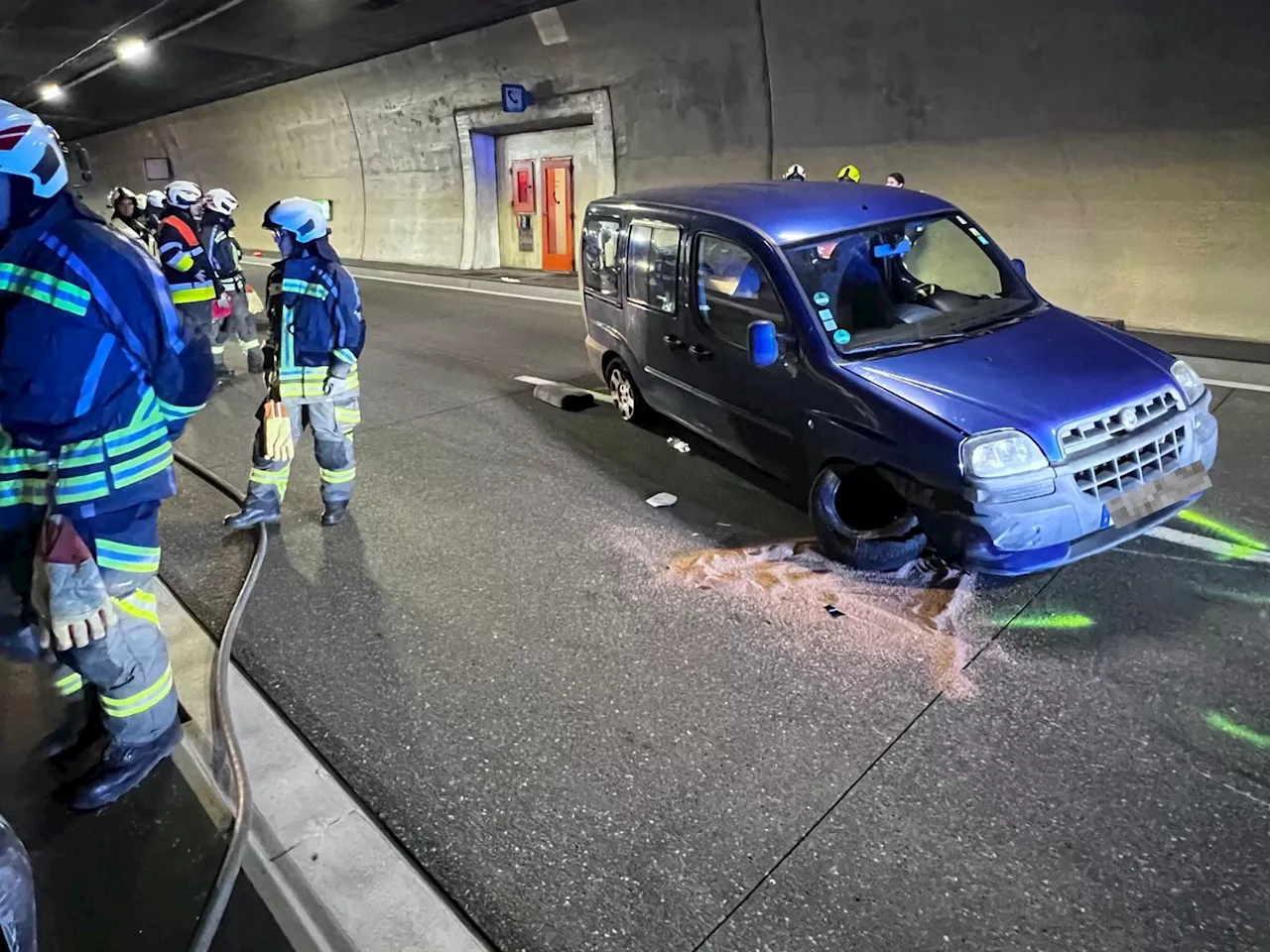 Unfall im Pfändertunnel: Drei Verletzte und Verkehrschaos