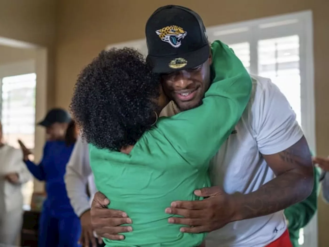 ‘She’s my hero’: Jaguars DT Tyler Lacy’s mother is a breast cancer survivor and an inspiration