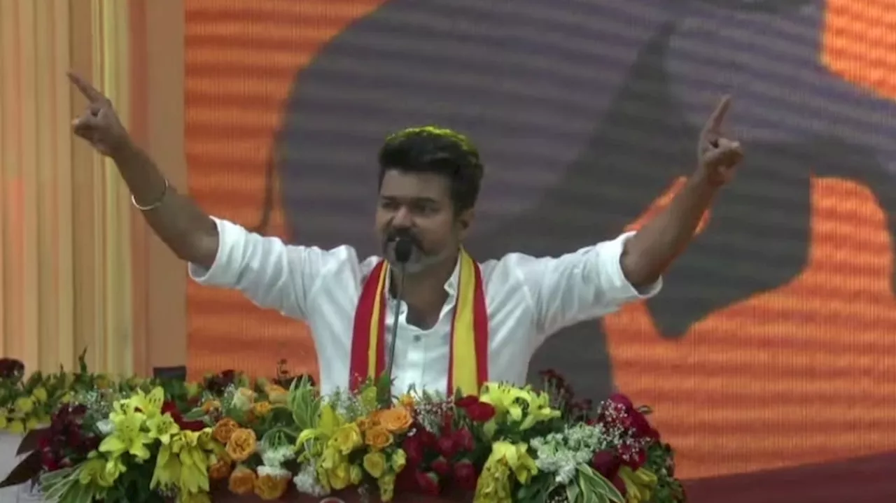 Thalapathy Vijay Speech: ഒരു മുടിവോടെ താൻ വന്തിറുക്കേൻ, നോ ലുക്ക് ബാക്ക്; വിഴുപ്പുറത്തെ ഇളക്കി മറിച്ച് ദളപതി