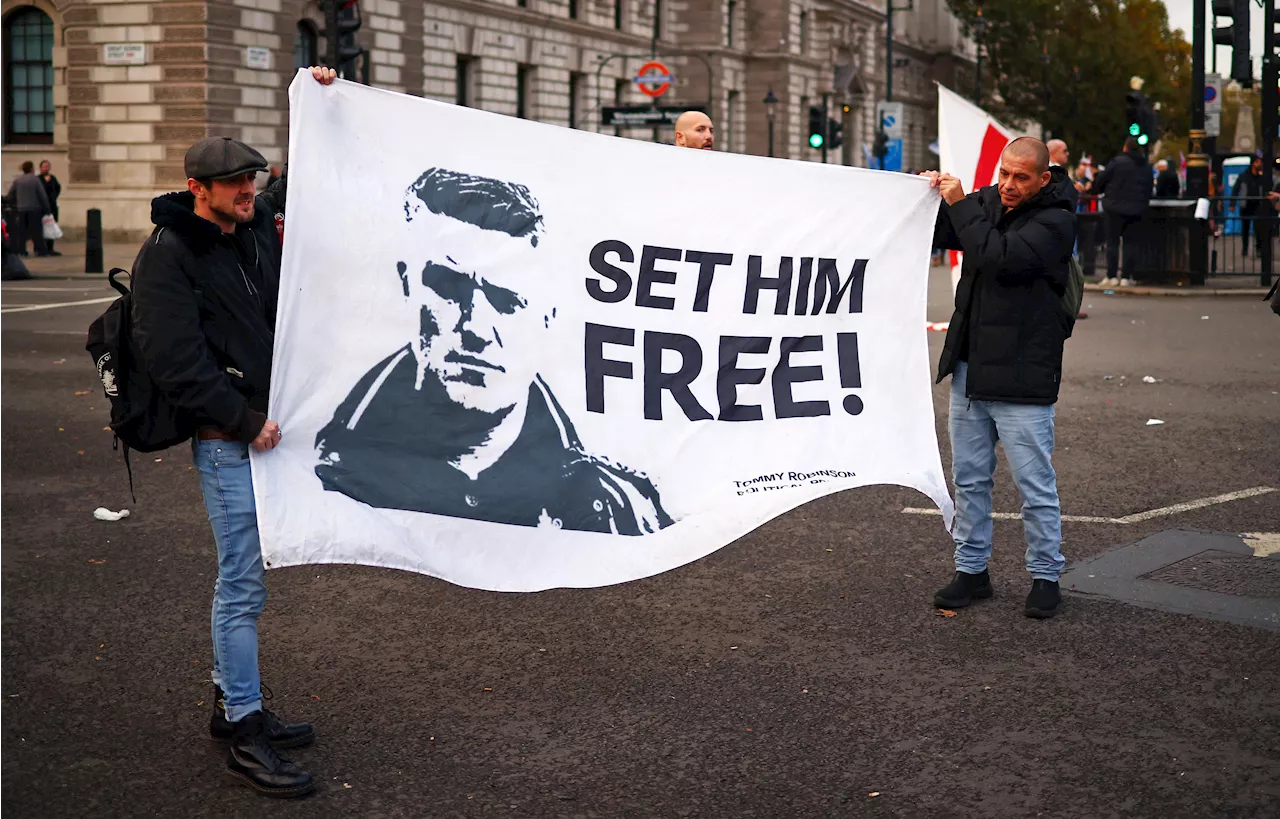 Tommy Robinson, chi è l'attivista di estrema destra e perché è stato condannato