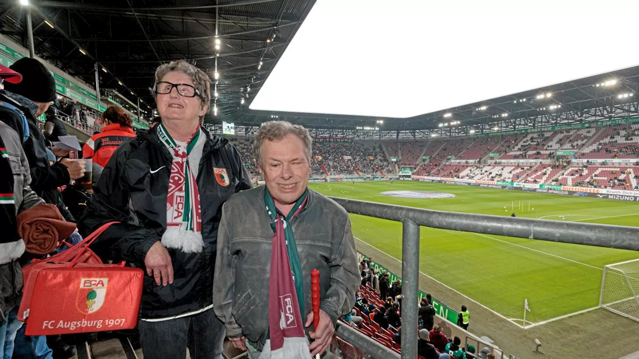 Blindes Ehepaar jubelt beim Sieg des FC Augsburg gegen Borussia Dortmund: Ein besonderes Stadionerlebnis.