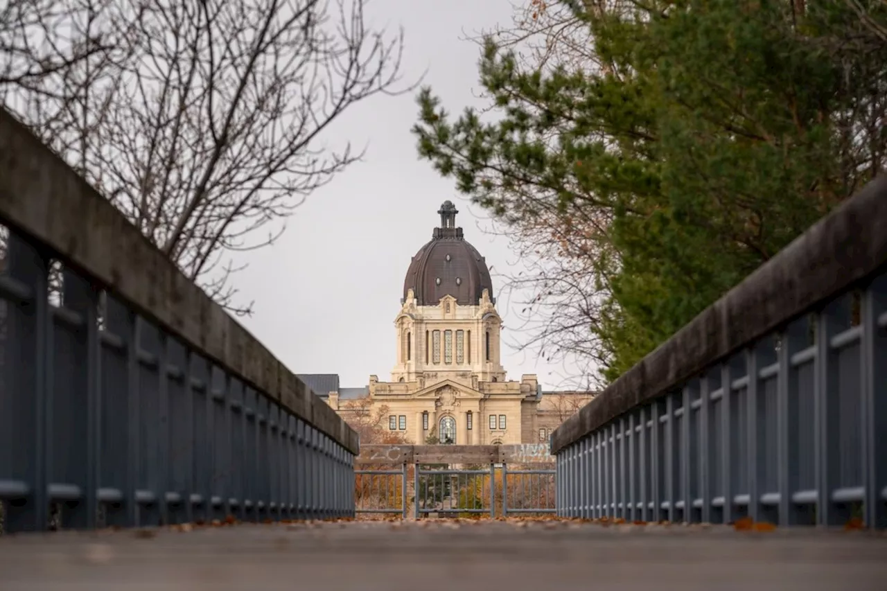 Saskatchewan residents go to polls on election day as parties vie for power