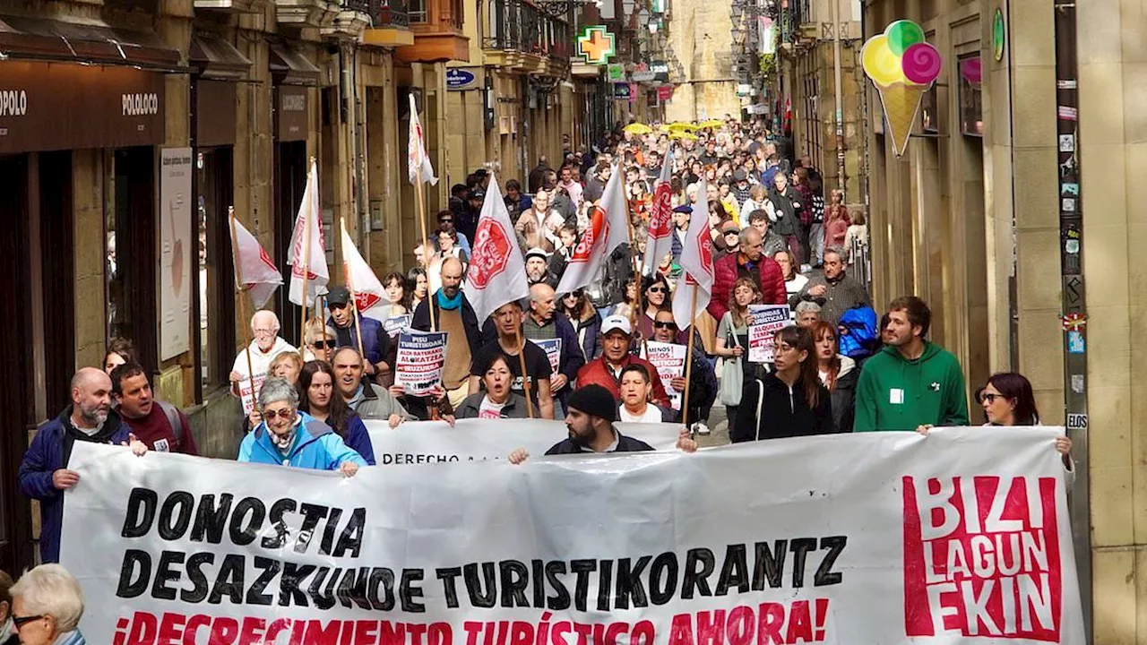 Moment hundreds of 'anti-tourist' activists storm the streets of Spain in protest amid wave of...