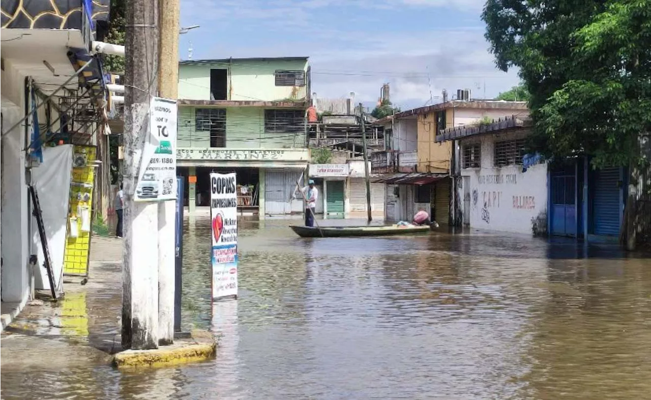 Minatitlán enfrenta inundaciones por crecida del Río Coatzacoalcos; piden evacuar áreas de riesgo