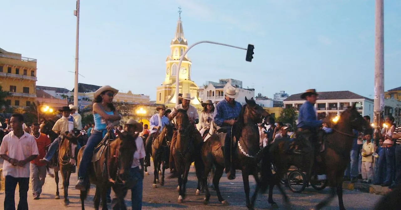 Distrito apoya cabalgata de velitas en el Centro Histórico