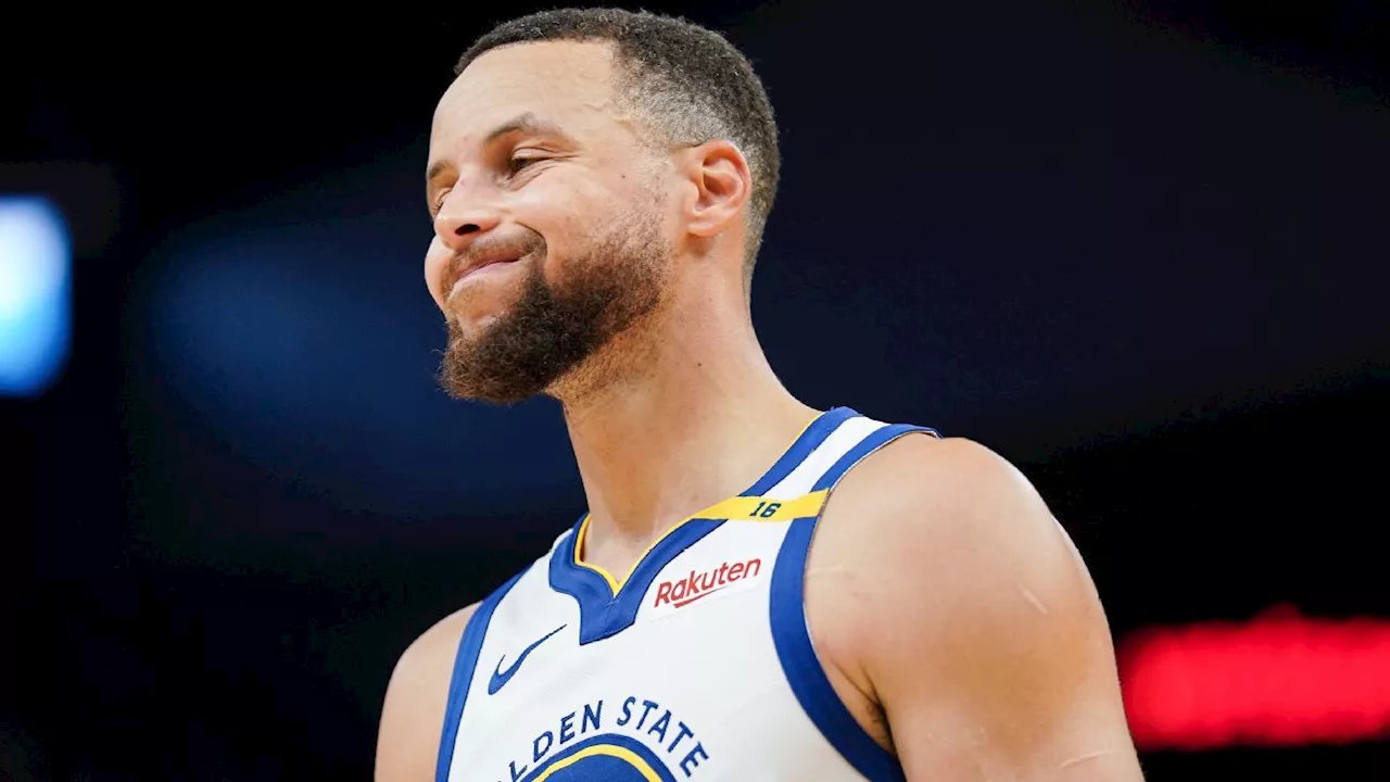 Curry lesiona tornozelo, deixa quadra mancando e preocupa Warriors