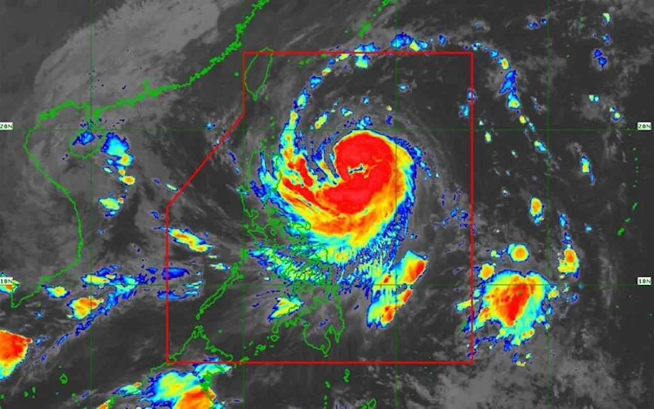 Leon slightly intensifies, moves west northwestward