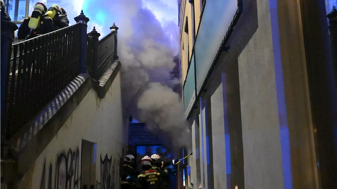  Wohnhaus in Wien in Flammen – neun Menschen gerettet