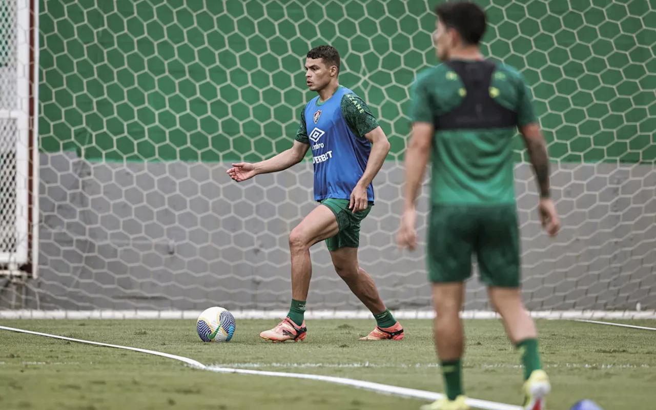 Thiago Silva treina com bola e pode reforçar o Fluminense contra o Grêmio