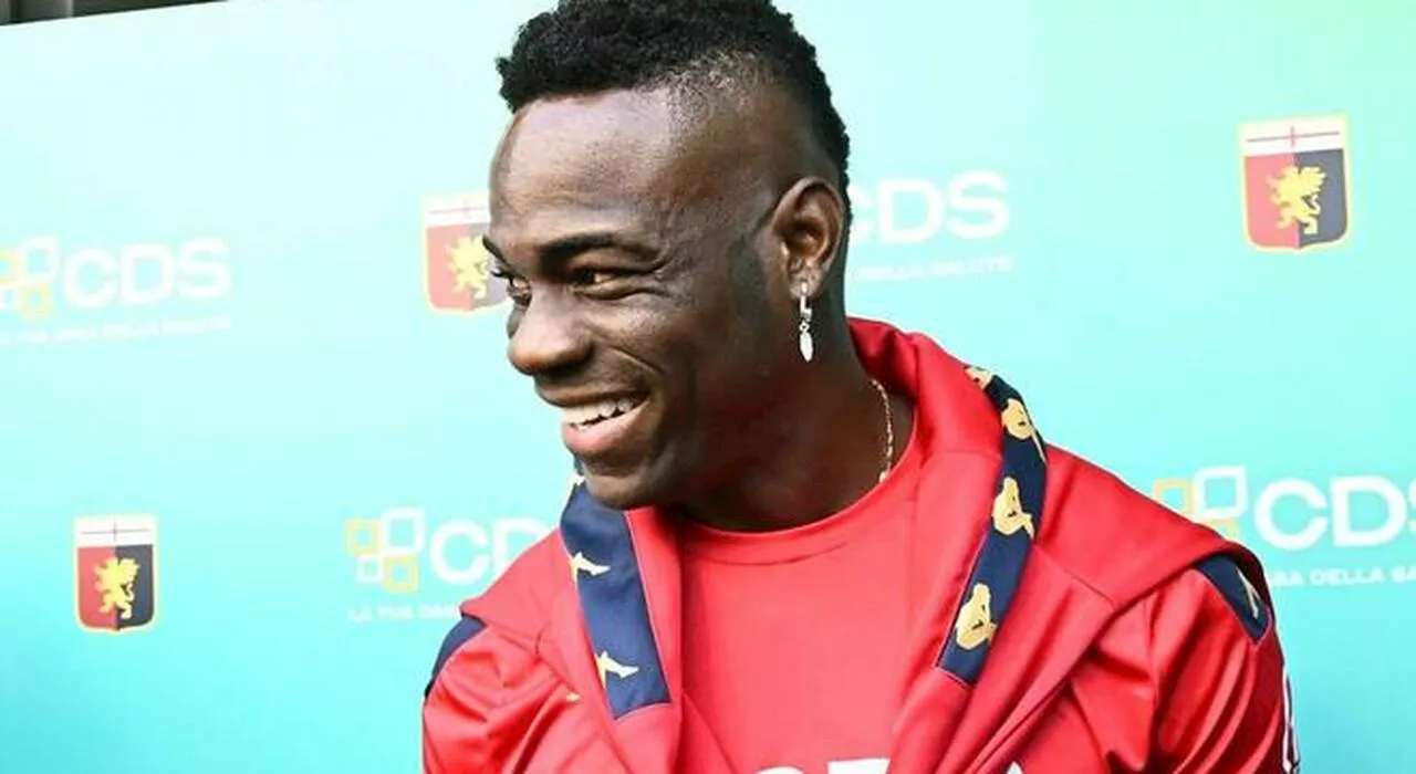 Genoa, Mario Balotelli arriva per le visite mediche: l'entusiasmo dei tifosi