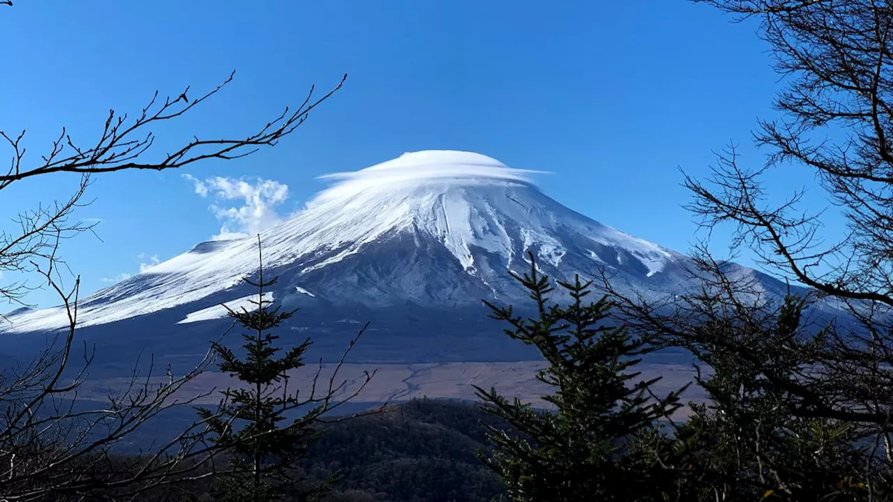 Lapisan Salju Gunung Fuji Tak Kunjung Terlihat, Tanda Musim Dingin di Jepang Terlambat?