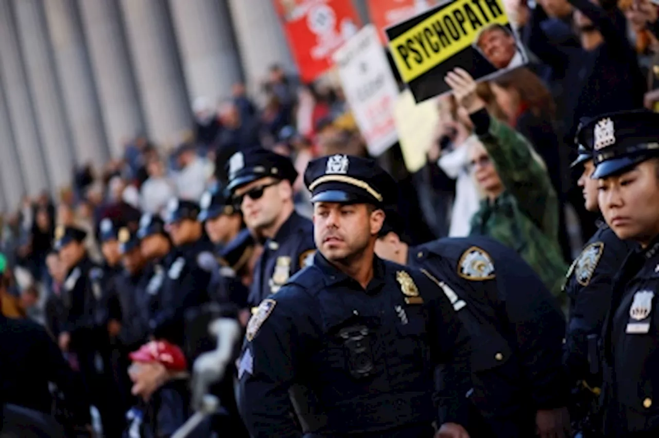 Tourists vs Trump fans: New York sidewalks erupt in a hilarious political showdown