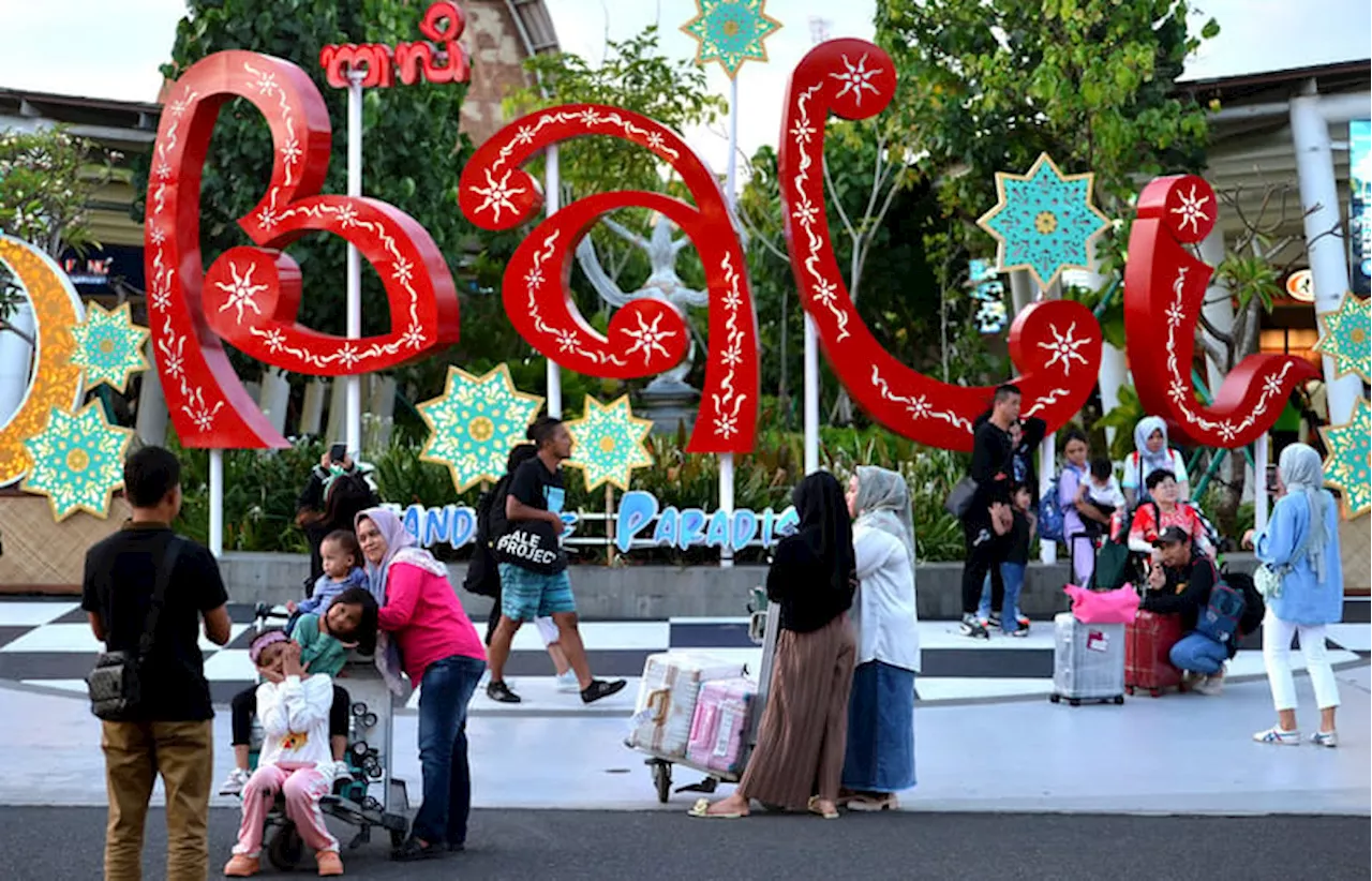 Demo Sopir Taksi di Bandara Ngurah Rai Gara-Gara Penertiban di Area Penjemputan