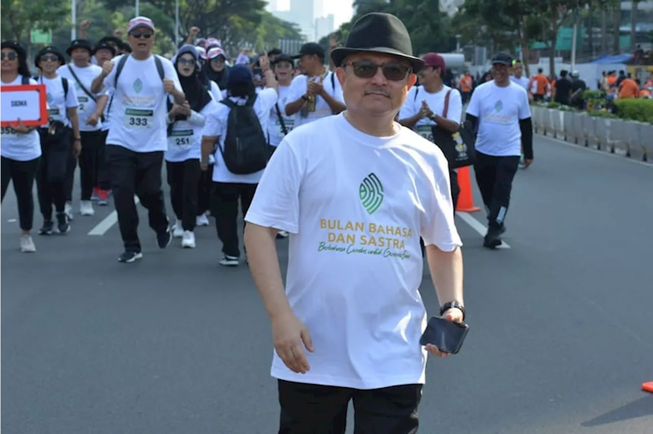 Jalan Sehat dan Bahagia Menyemarakan Bulan Bahasa dan Sastra 2024