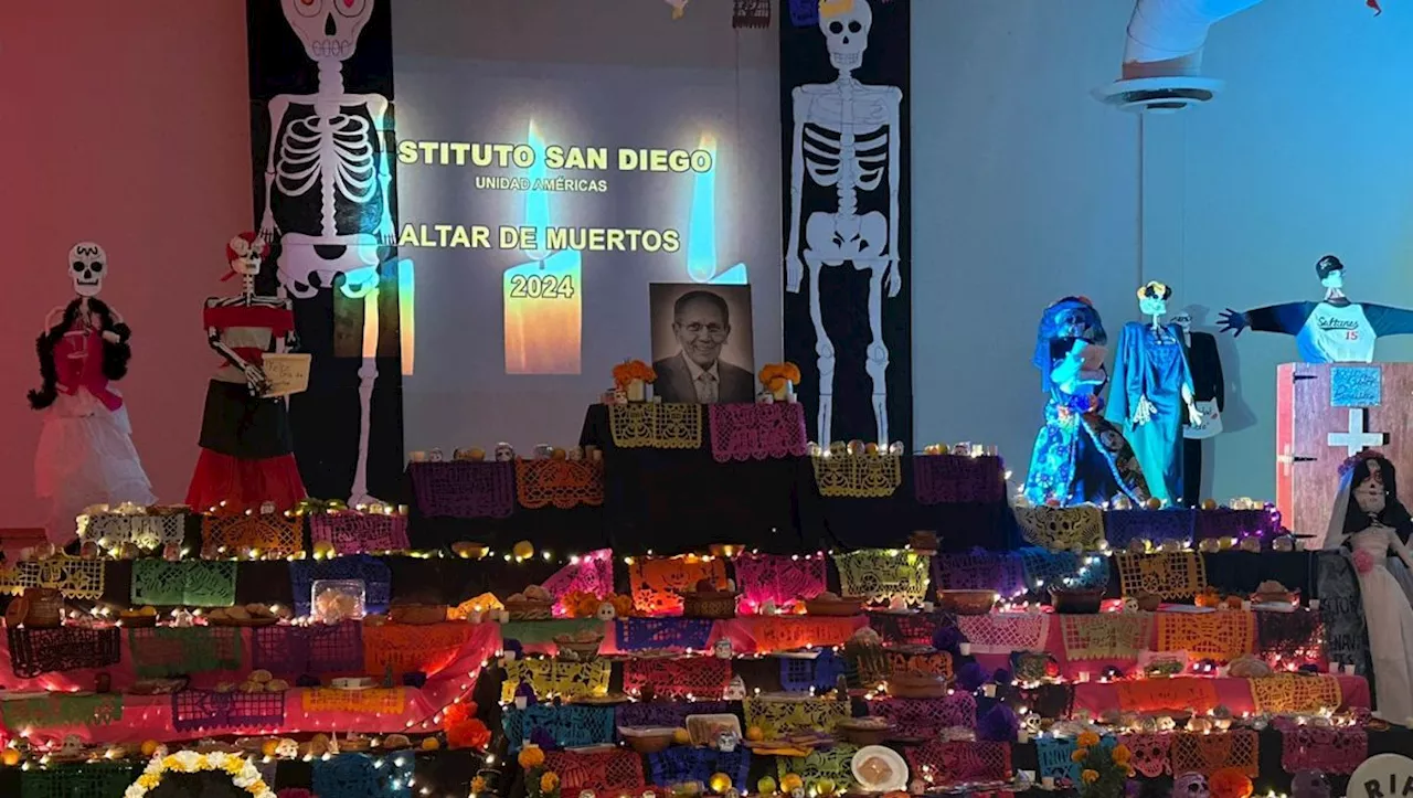 Honran al arquitecto Héctor Benavides con altar de muertos en colegio de Guadalupe, NL