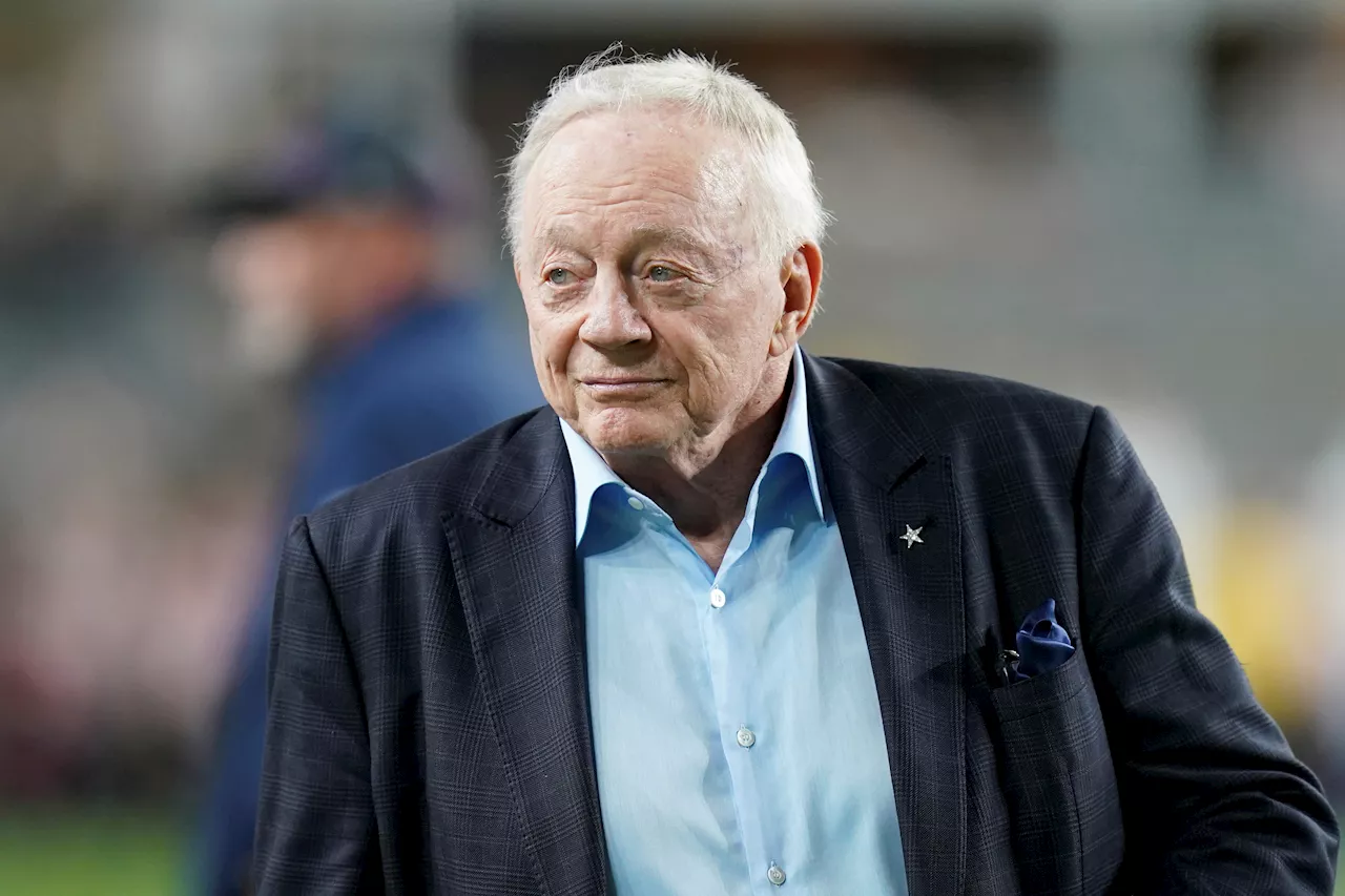 Vehicle carrying Jerry Jones' family hit by barricade outside Levi's Stadium