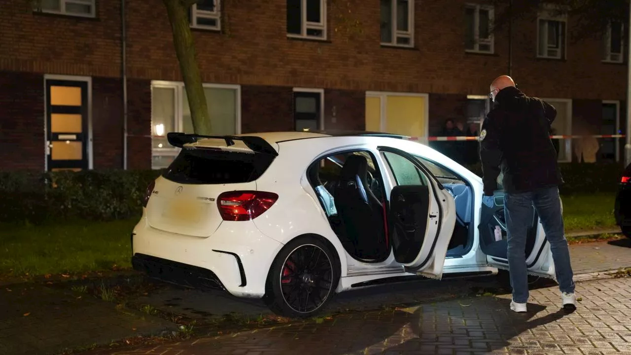 Explosief gaat af bij auto in Den Bosch, mogelijk poging tot brandstichting