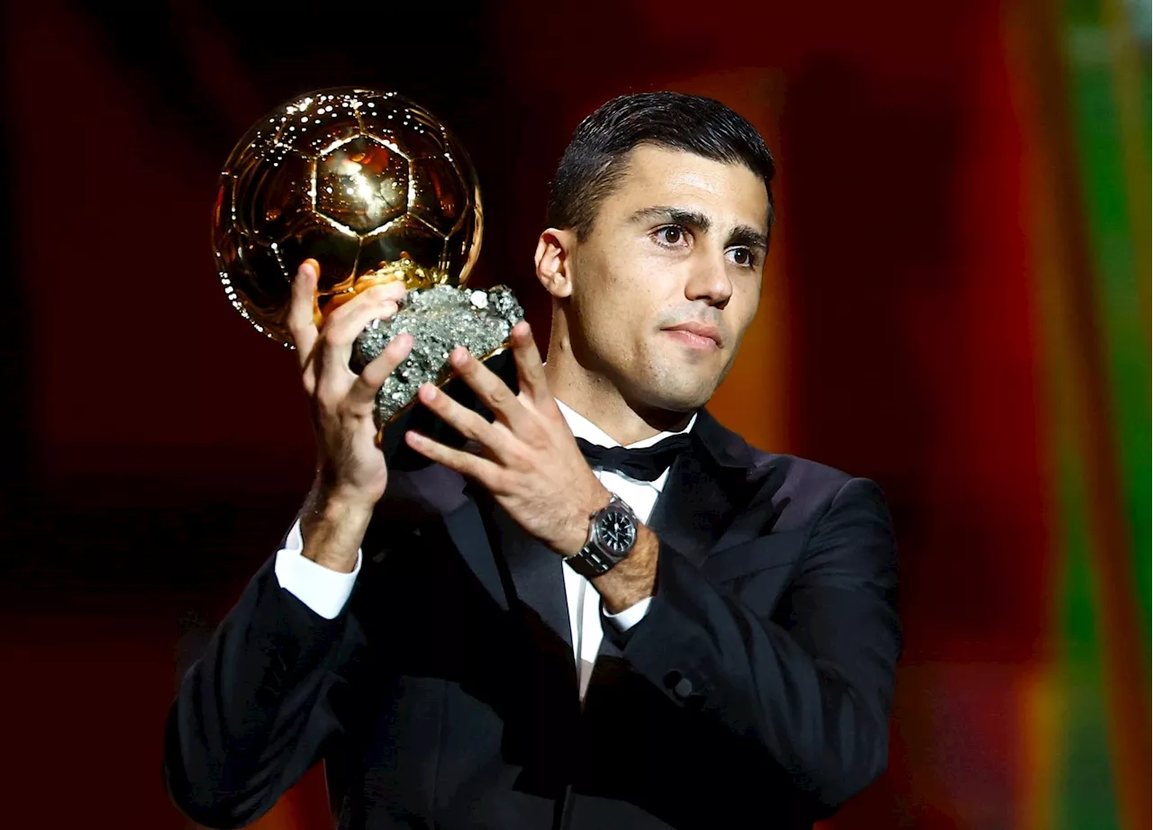 Rodri celebra prêmio de melhor do mundo na Bola de Ouro: 'Futebol ganhou'