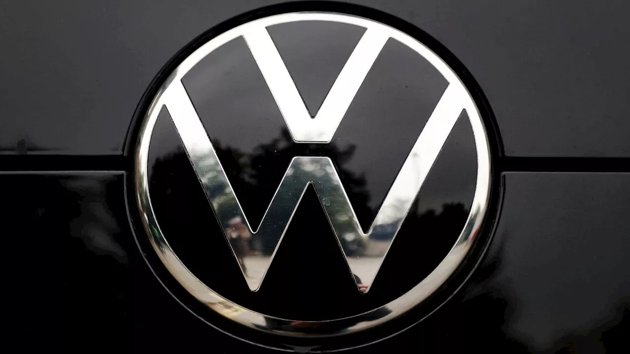 Volkswagen planea cerrar tres fábricas en Alemania y recortar miles de empleos