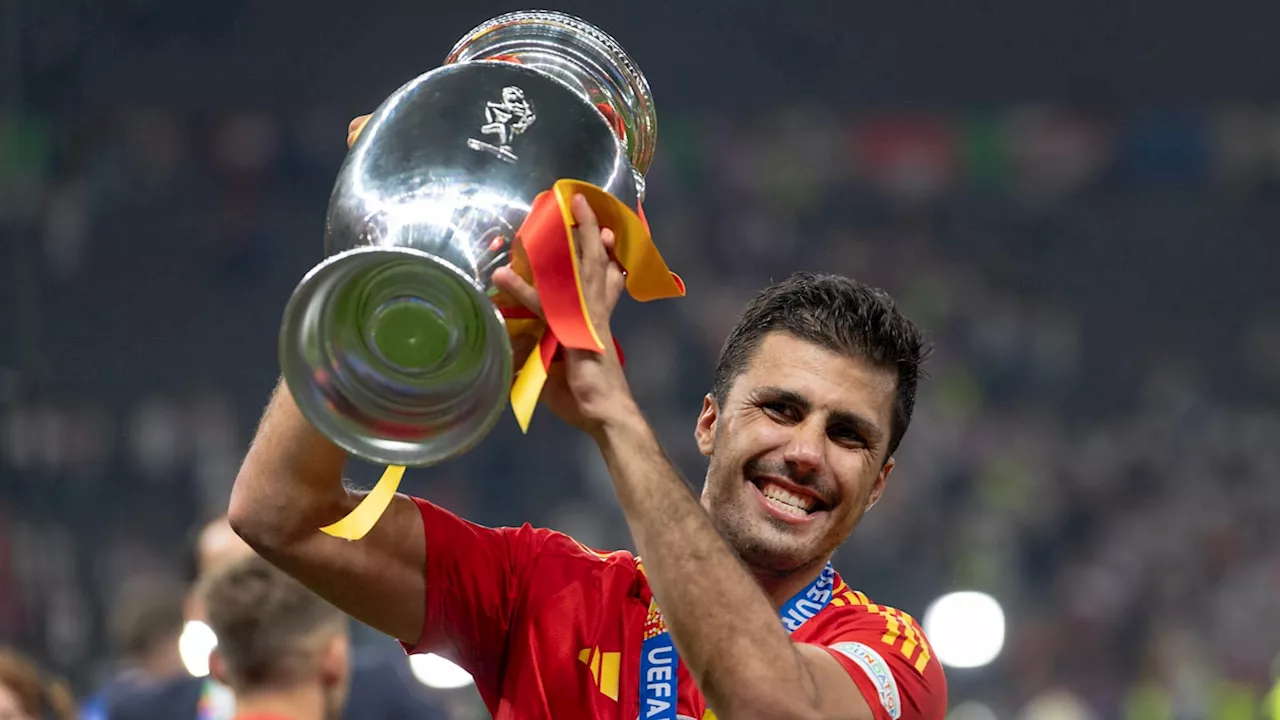 Rodri to Win 2024 Ballon d'Or, Vinicius Junior to Skip Ceremony, per Report