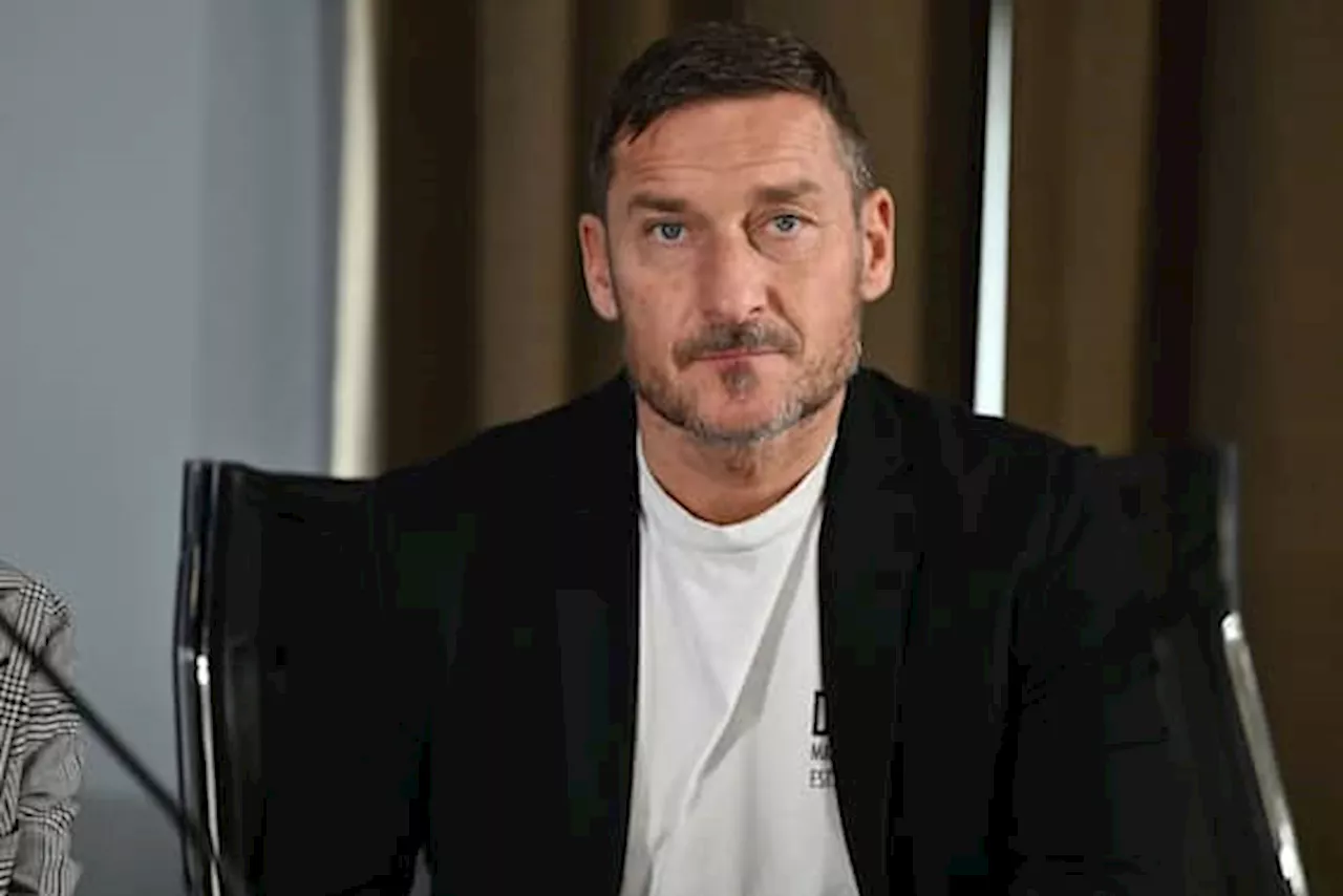 Totti: 'Tornare a giocare a calcio? L'offerta c'è ma dipende dal mio fisico. La testa sa'