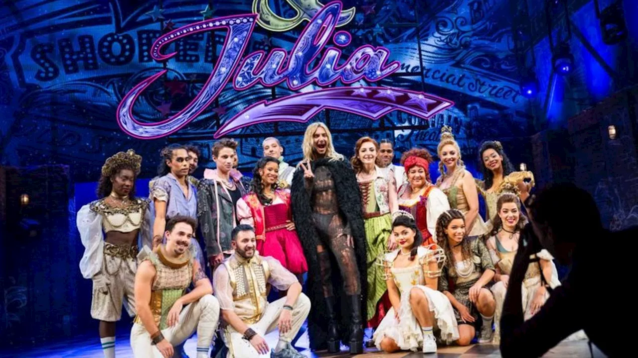 Leute: Bill Kaulitz schnuppert bei Hamburger Musical '& Julia' rein