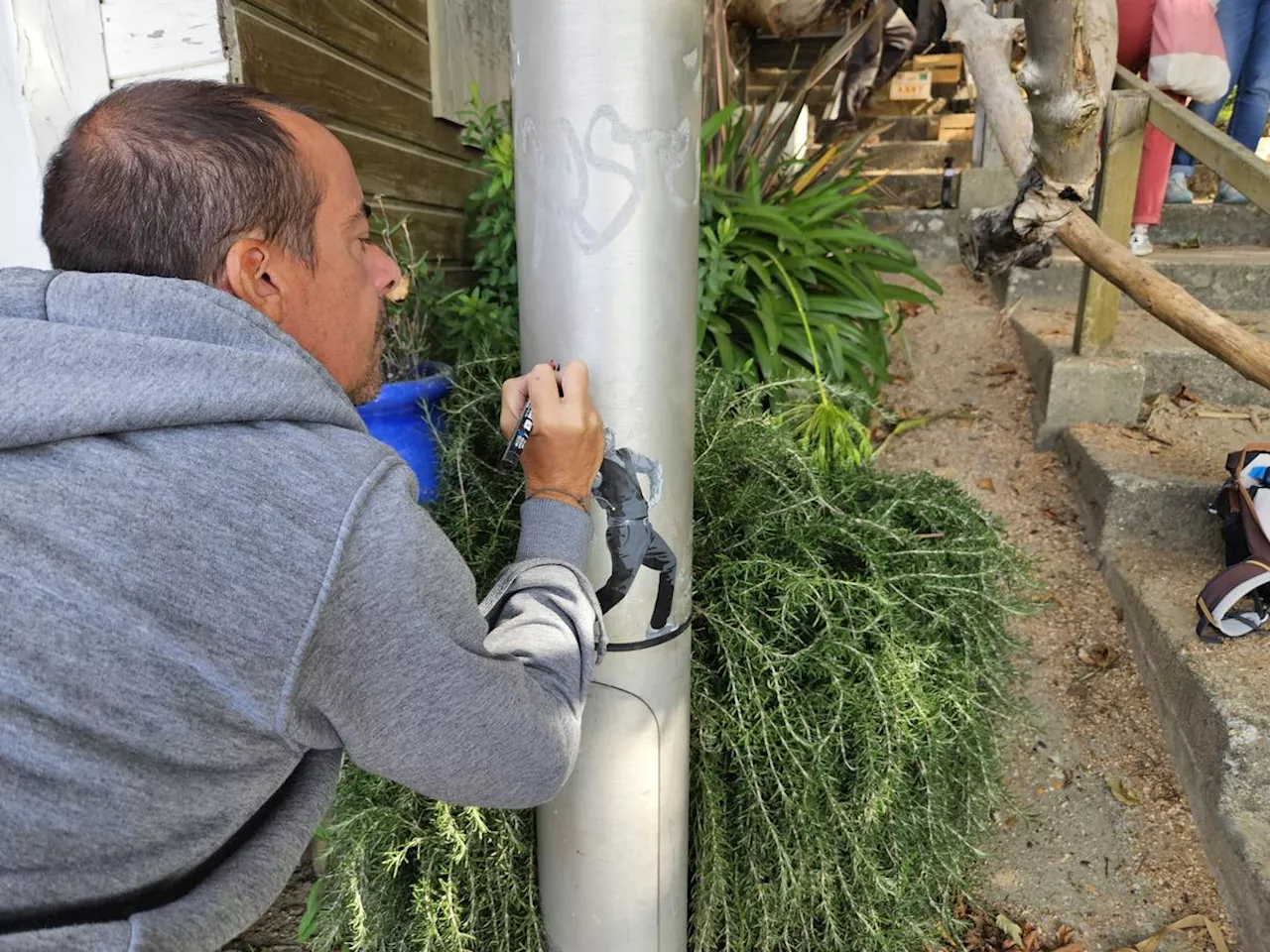 À la chasse aux personnages de l’artiste Ender à Meschers-sur-Gironde