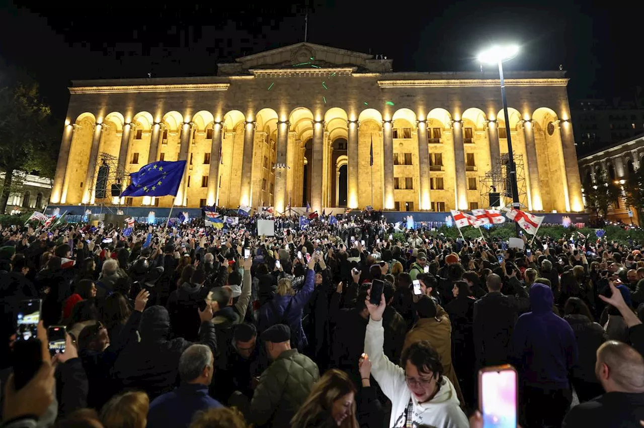 Élections en Géorgie : l’opposition manifeste dans les rues de Tbilissi et dénonce des législatives « volées »