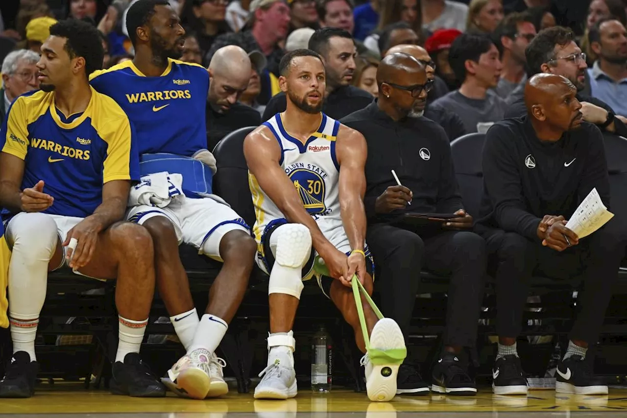 Stephen Curry sprains left ankle in Warriors' loss