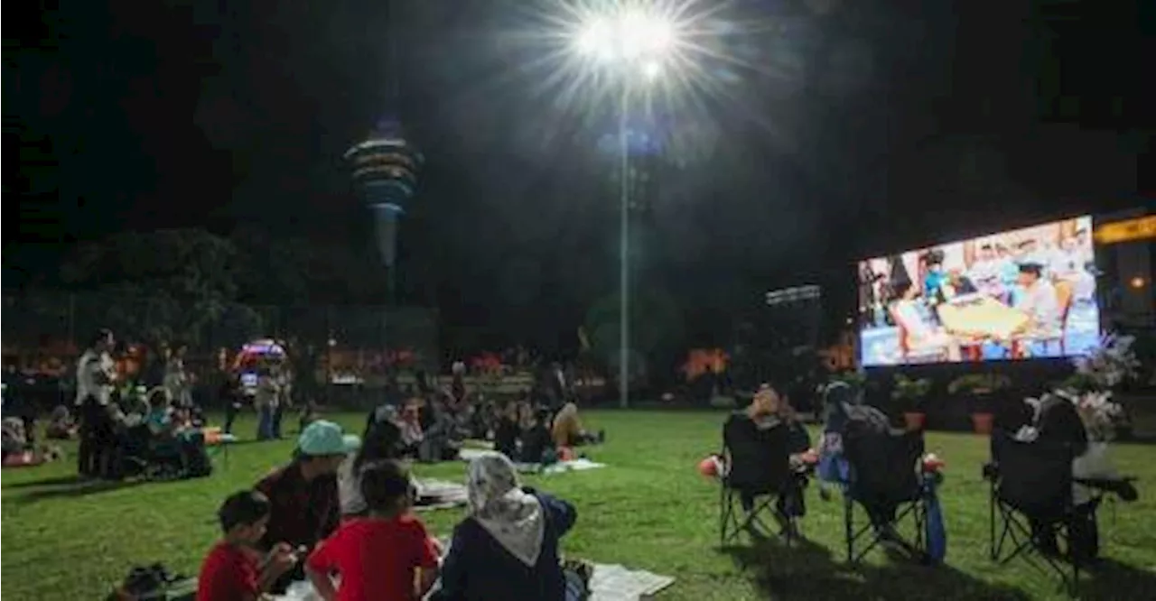 Crowd gather at MPK field, thrilled to witness Pahang Royal wedding ceremony