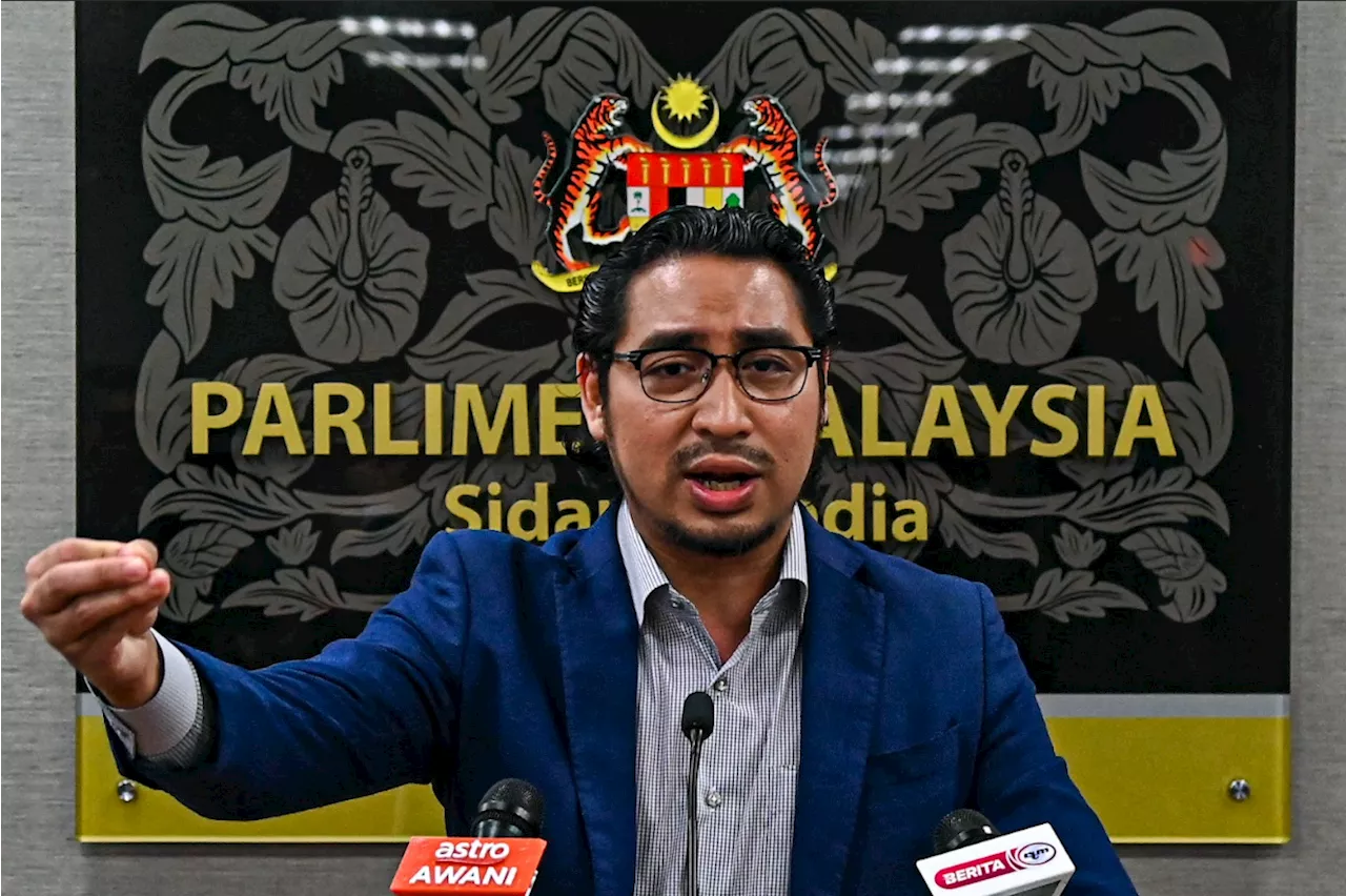 Larangan ke Dewan Rakyat: Ahmad Fayhsal tanya adakah dia bawa penyakit?