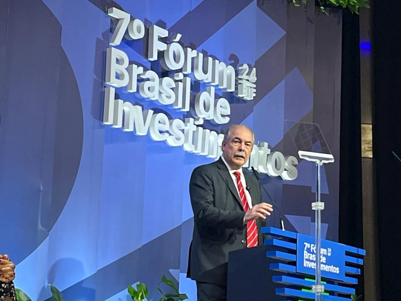 Mercadante: Grau de investimento deve ser meta e contas públicas precisam de ajuste