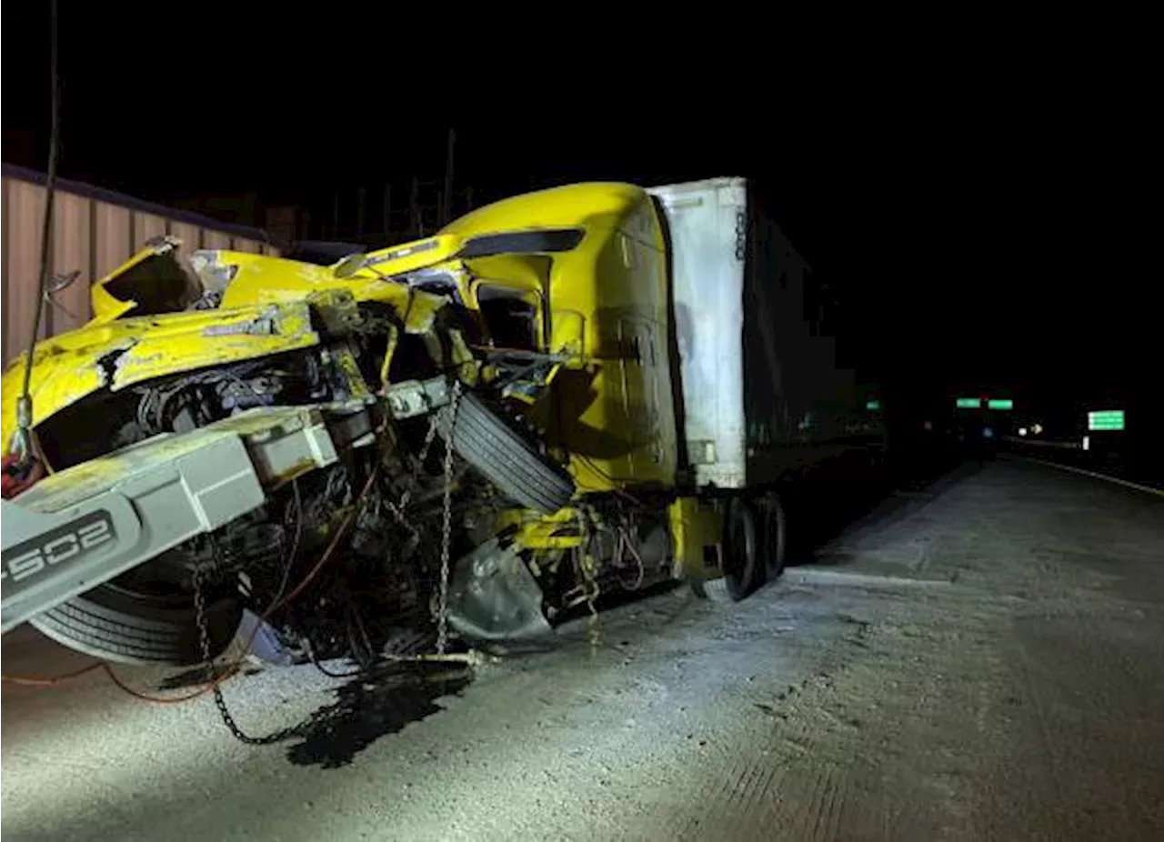 Choque entre tráilers bloquea el túnel de Los Chorros en la carretera 57