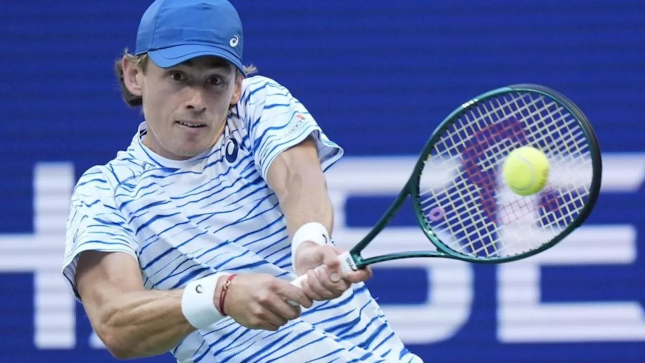 Alex de Minaur hits overdrive at Paris Masters in crucial chase for ATP finals in Turin