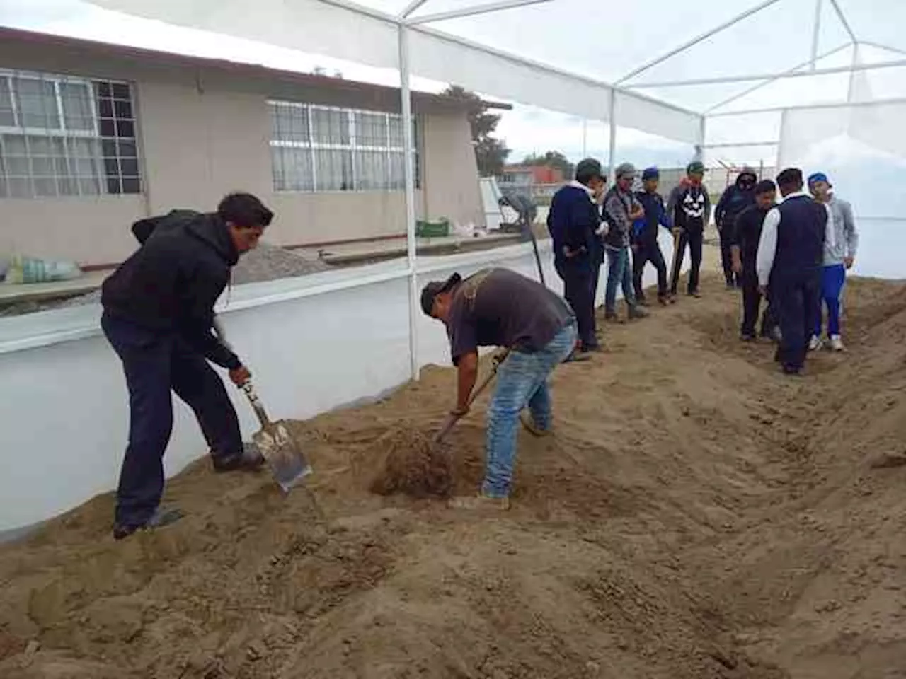 Impulsa Granjas Carroll huerto escolar para el aprendizaje y generar ingresos a bachillerato