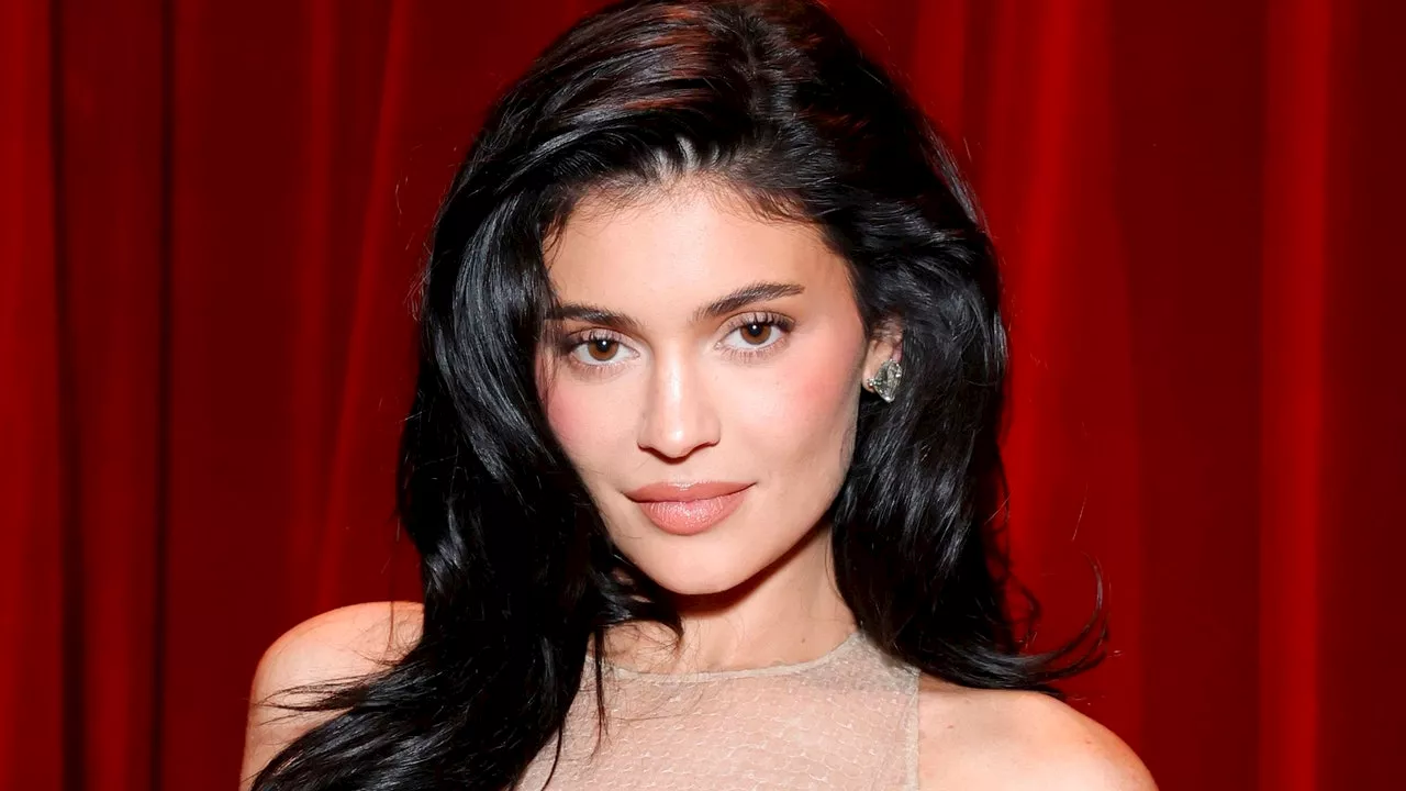 Someone Please Help Me Understand Kylie Jenner's Angular Updo — See Photos